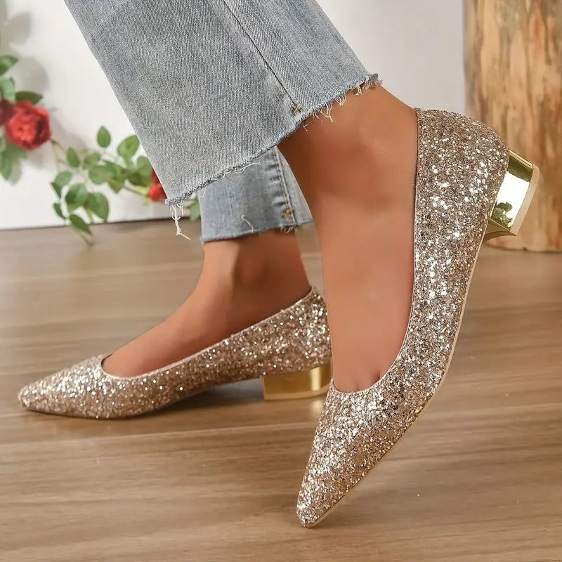 Ballerines Emilias à bout pointu pailletées pour femme, finition brillante adaptée aux tenues habillées.