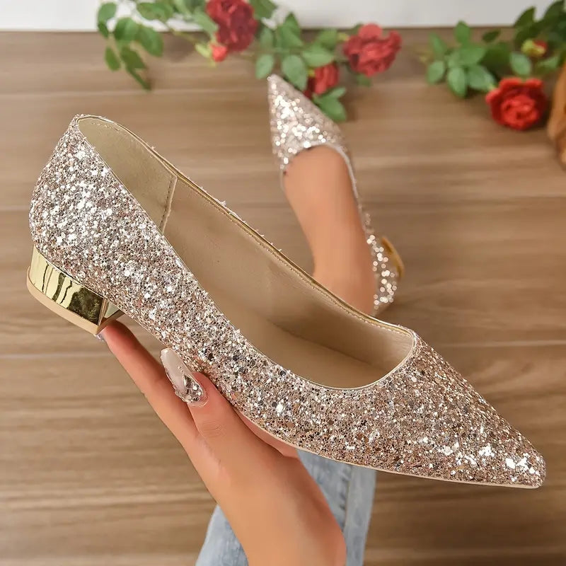 Ballerines Emilias à bout pointu pailletées pour femme, finition brillante adaptée aux tenues habillées.