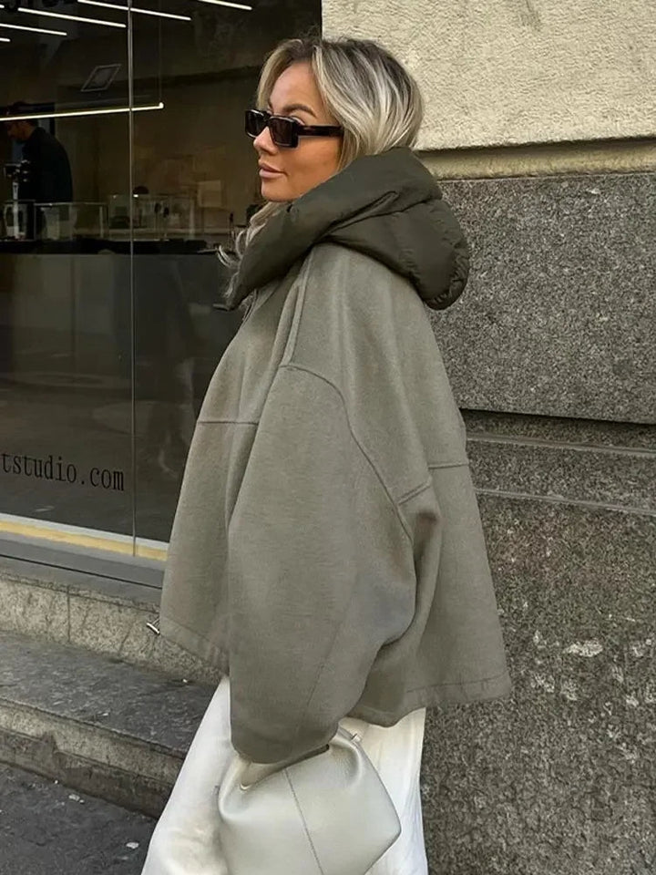 Jesienna kurtka damska oversize z pikowanym kapturem i zamkiem